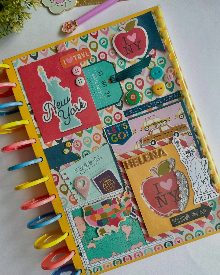 Álbum de viagem em scrapbook