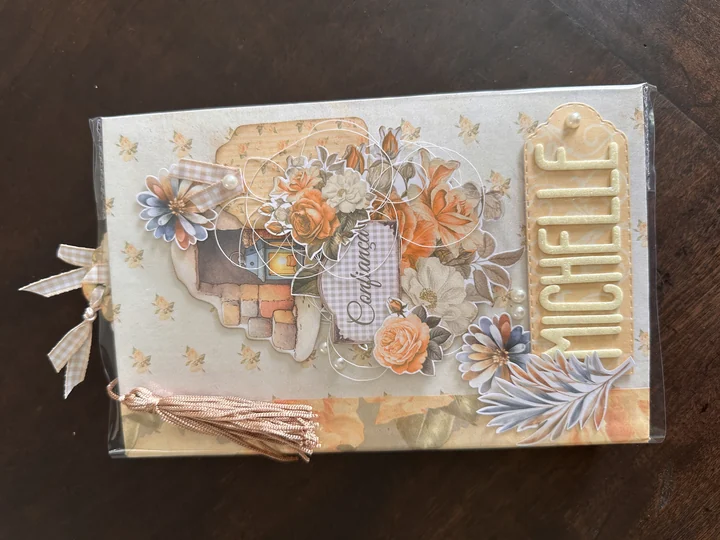 Álbum de papel com acabamento